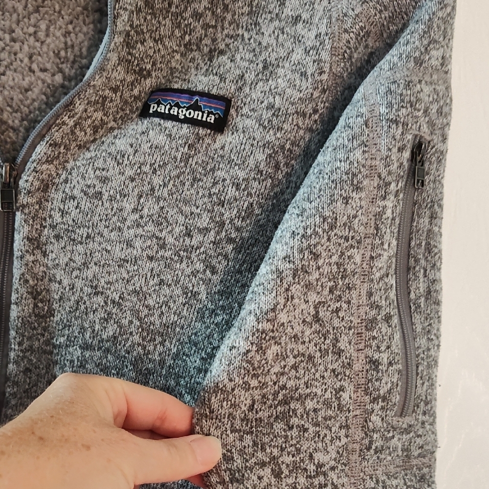 Patagonia Women's Heathered Gray Fleece Jacket - Picture 4 of 6